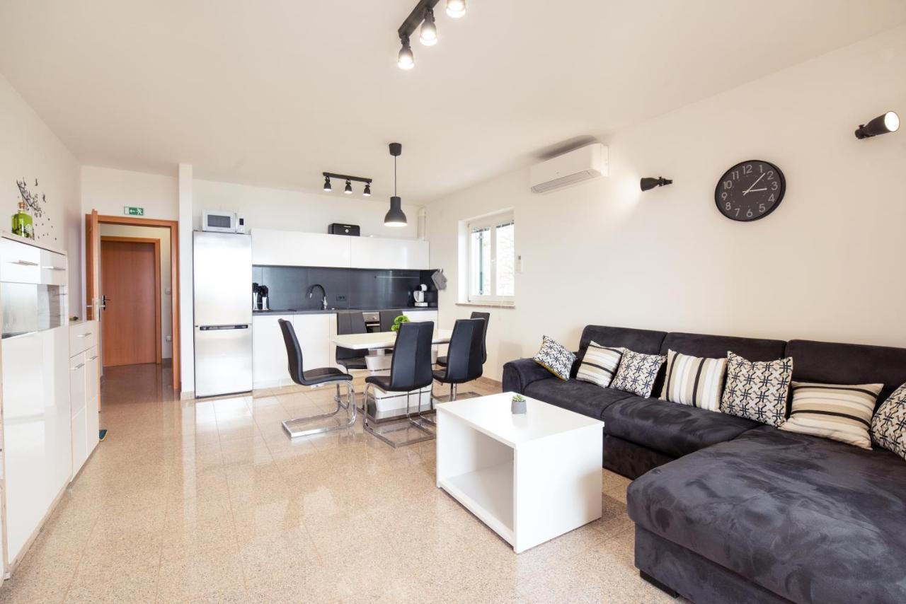 Seaview Apartment Lea Ічичі Екстер'єр фото