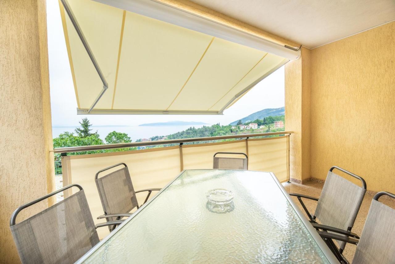 Seaview Apartment Lea Ічичі Екстер'єр фото